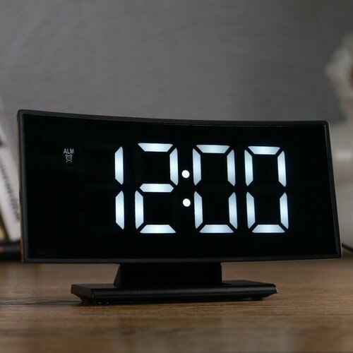 Часы-будильник электронные с календарем и термометром, 17 х 9 х 4 см, от USB, 3 AAA